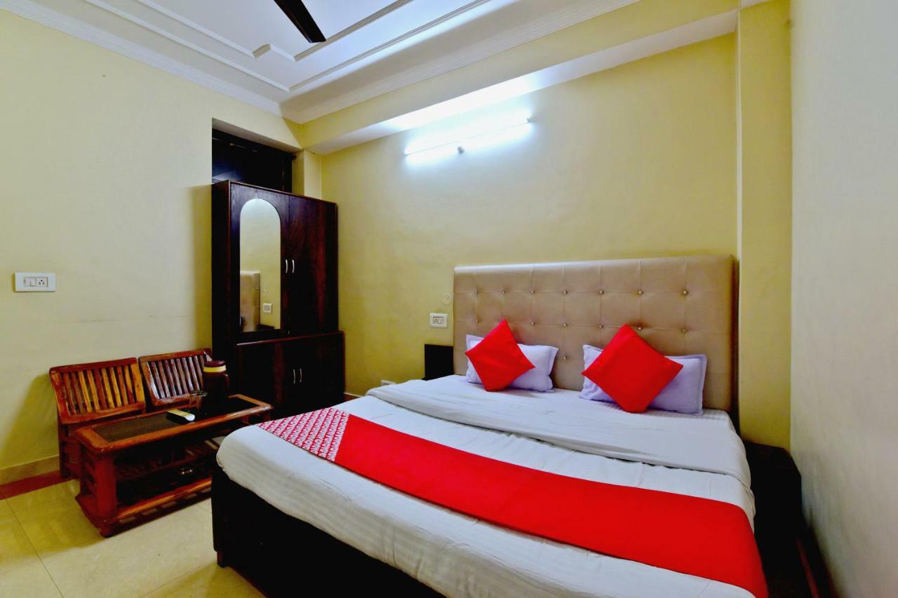 Oyo 26909 Hotel Paras Mandi Exterior foto